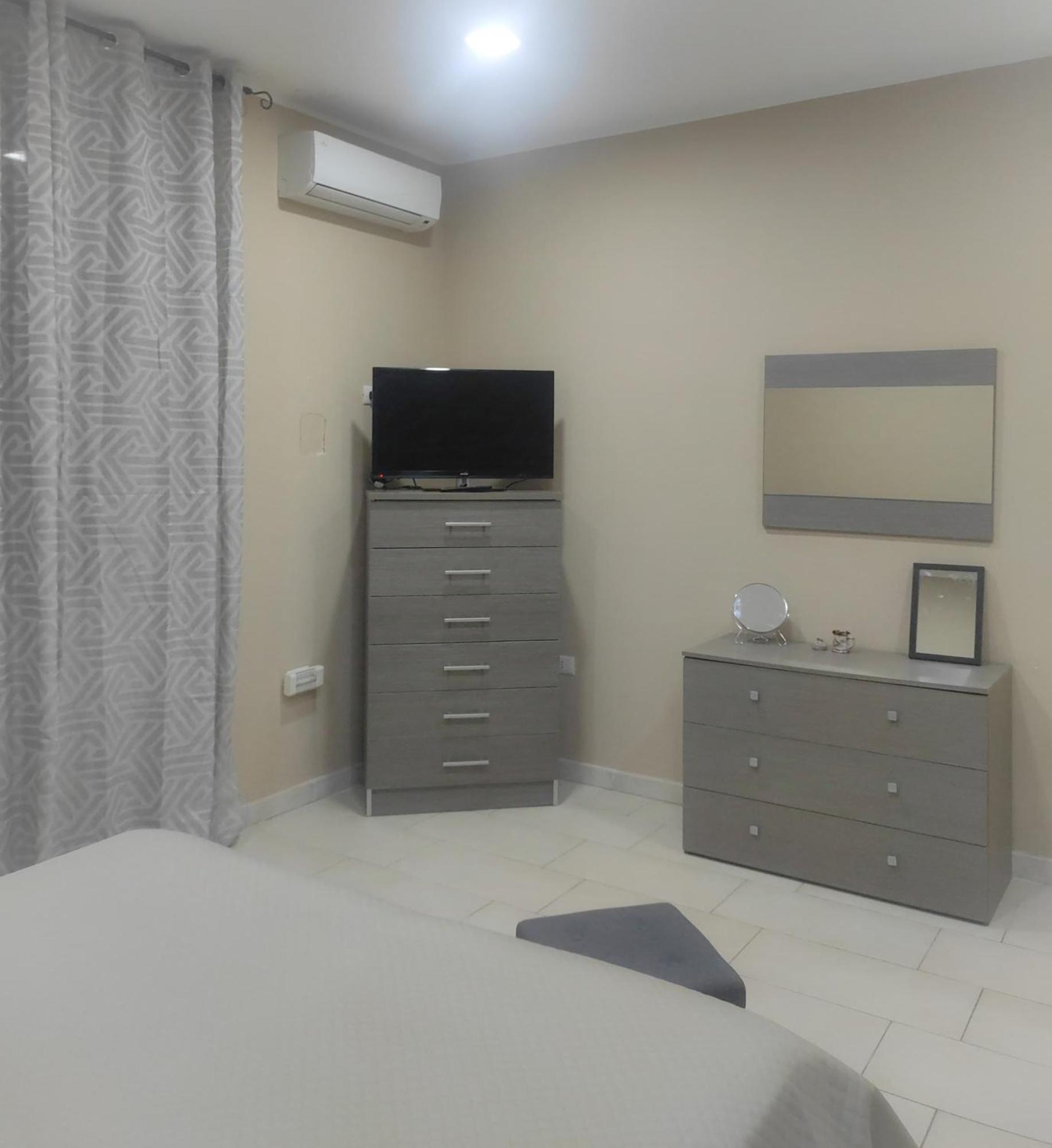 76 Avenue Suites Wi-Fi - Shuttle ريجّو دي كالابريا المظهر الخارجي الصورة